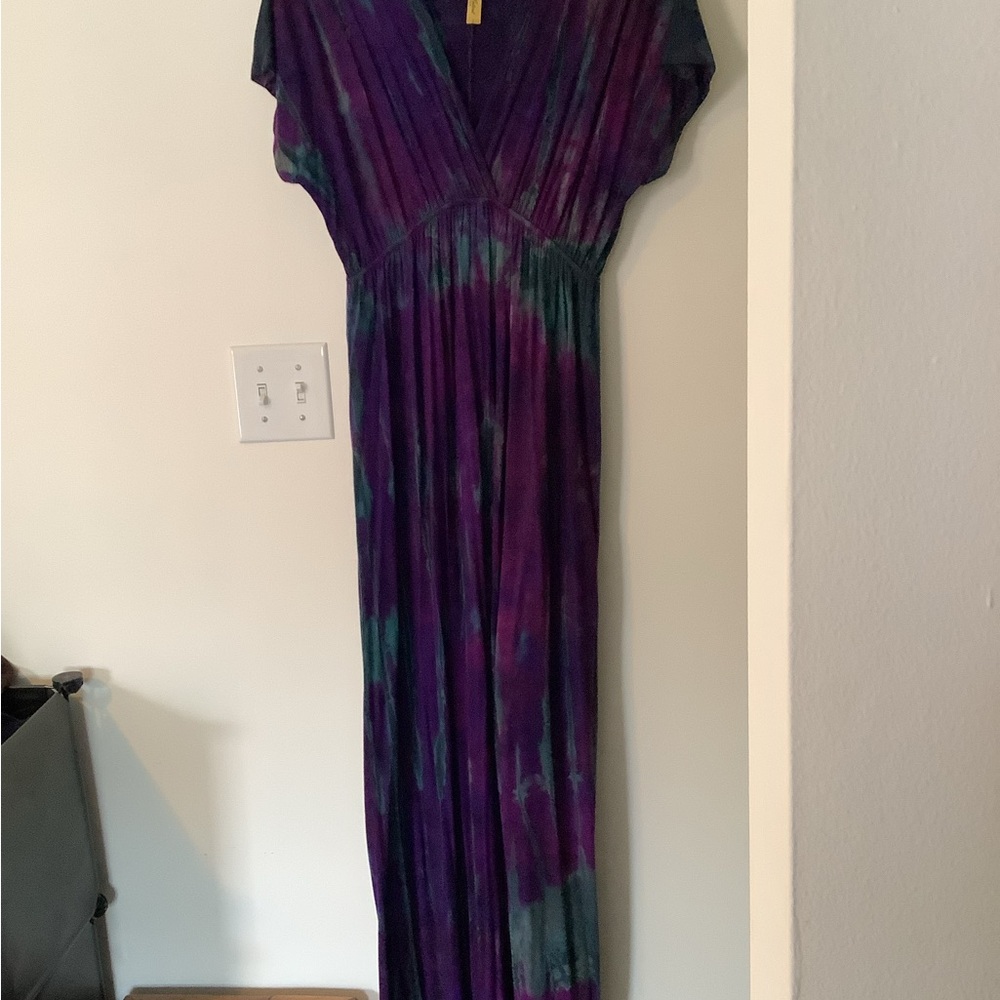 Purple Tie Dye maxi dress size Large. Short sleeve stretchy tie dye dress.